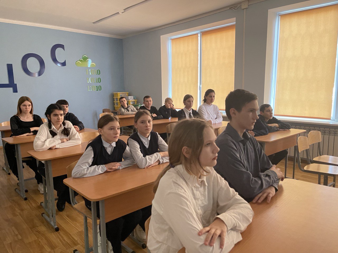 Их тысячи здесь полегли.