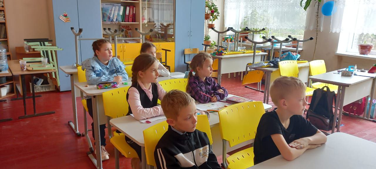 Акция &amp;quot;уступи дорогу поездам !.