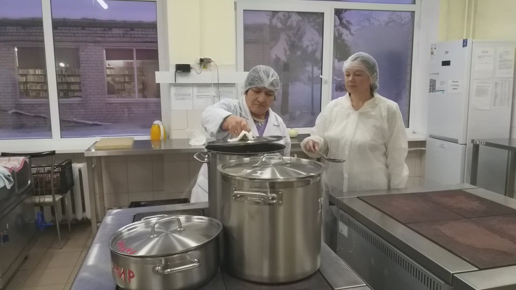 Работники столовой
