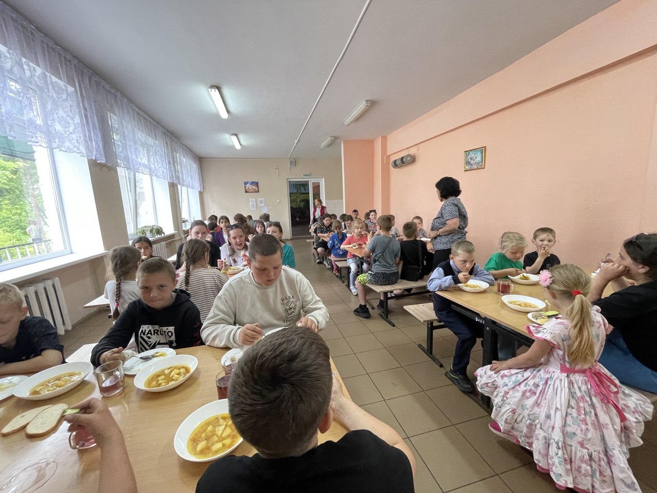 Обед в пришкольном лагере &amp;quot;Пламя&amp;quot;.